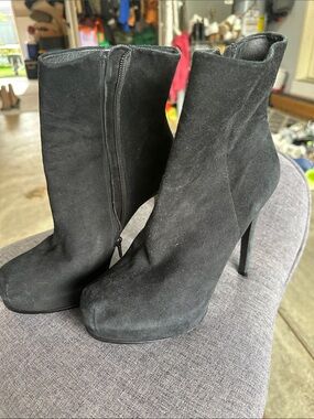 Pour La Victoria Women's Black Suede High Heel Ankle Boots